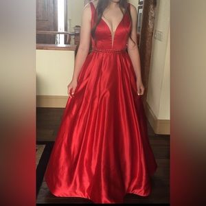 Boutique purchased Sherri Hill size 4 formal dress.